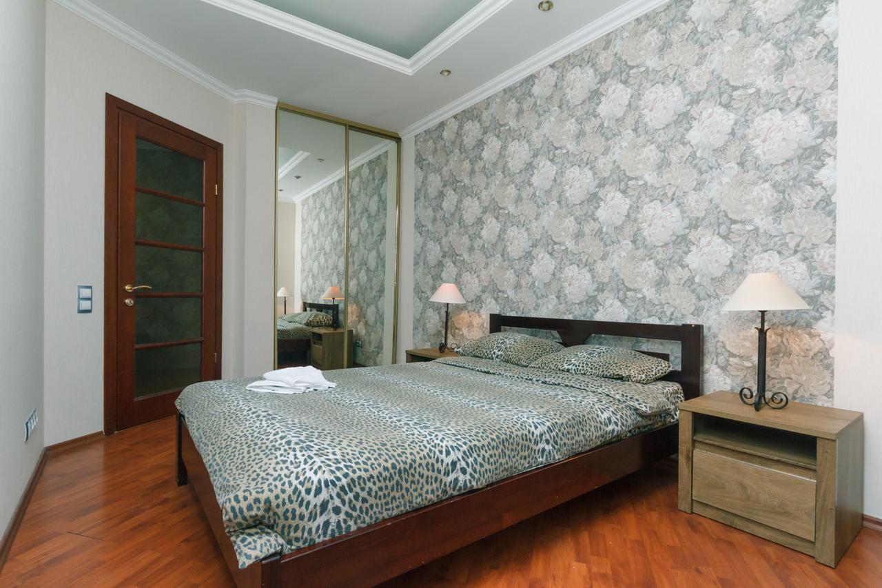 Two Bedroom Apartment On Kreschatik, Kyiv Center With Great View المظهر الخارجي الصورة
