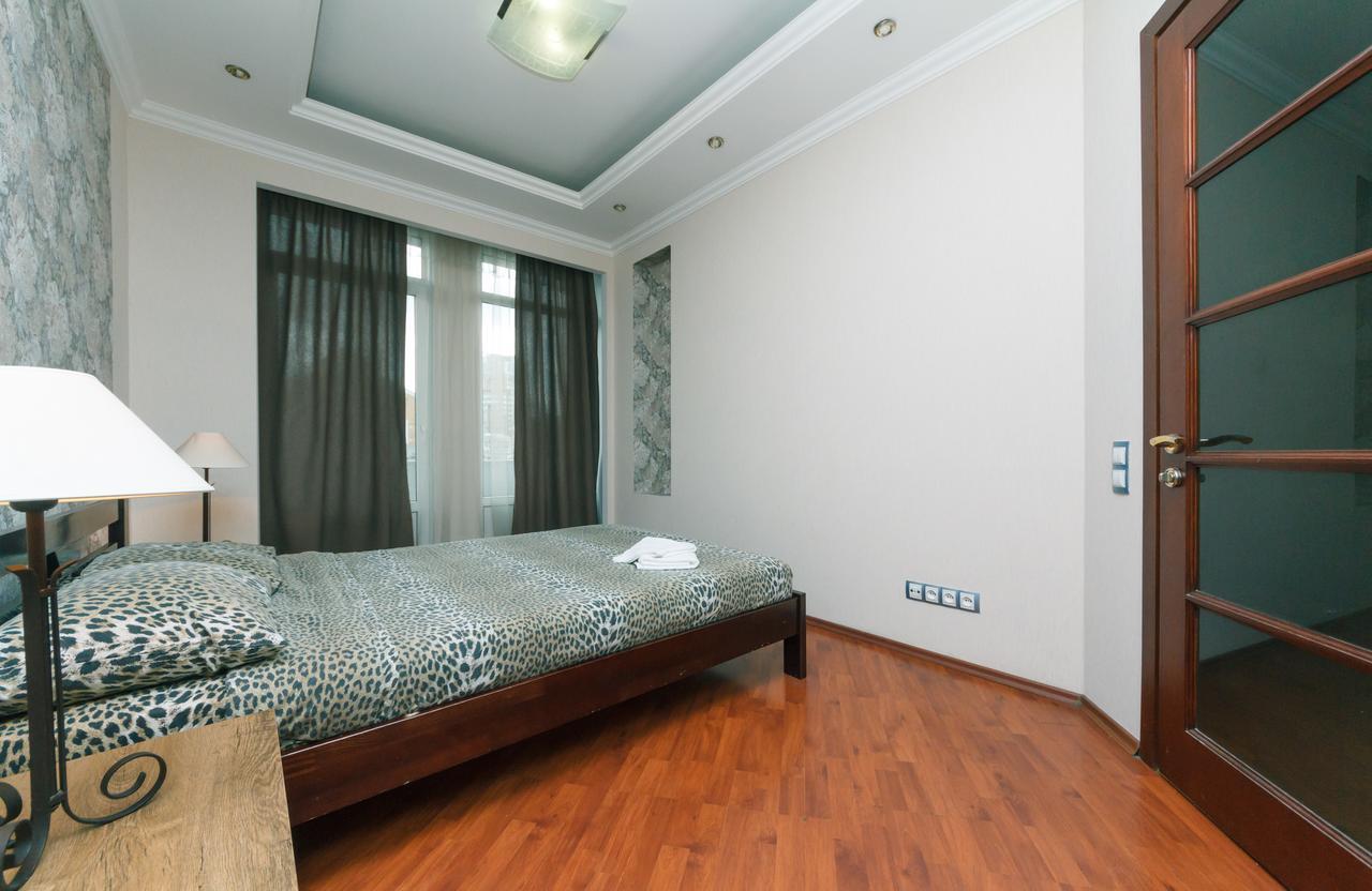 Two Bedroom Apartment On Kreschatik, Kyiv Center With Great View المظهر الخارجي الصورة